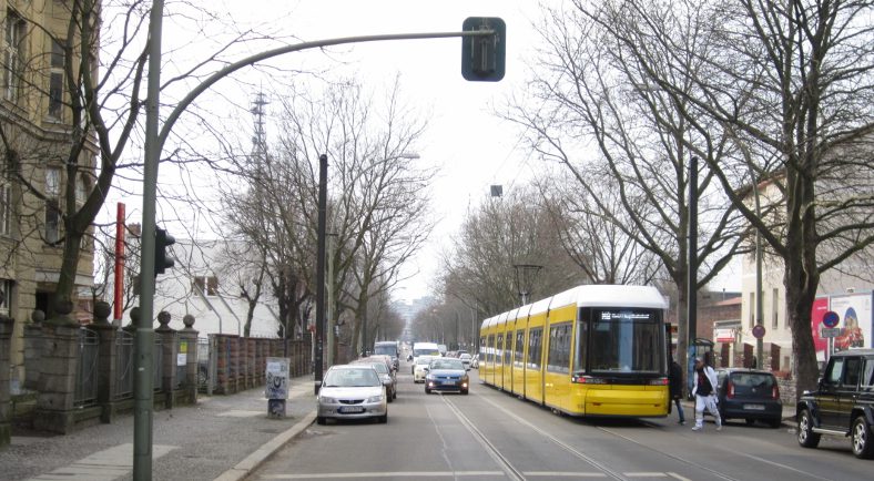 Weg zur Arbeit in der Berliner Herzbergstraße